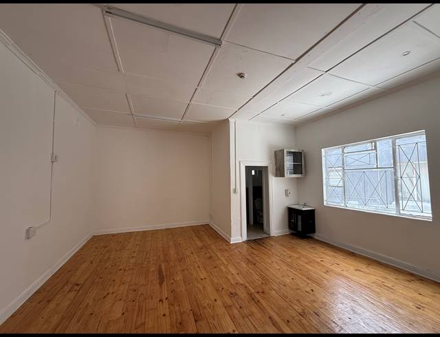 700M² BUILDING FOR SALE IN WOODSTOCK
